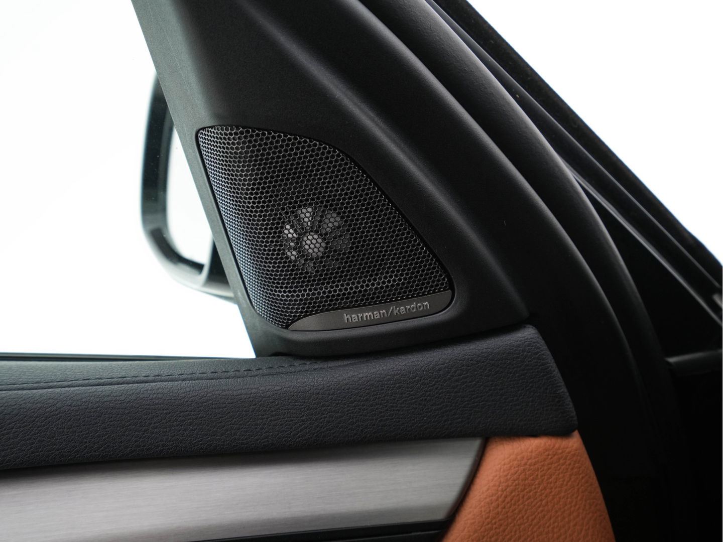BMW X6 M50d M-Sport-Pack Innovation-Pack Aut. *PANO | HEAD-UP | DAKOTA-FULL-LEATHER | FULL-LED | HARMAN/KARDON-SURROUND | MEMORY-PACK | SURROUND-VIEW | NAVI-FULLMAP | SHIFT-PADDLES | ECC | PDC | CRUISE | SPORT-SEATS | 20''ALU*