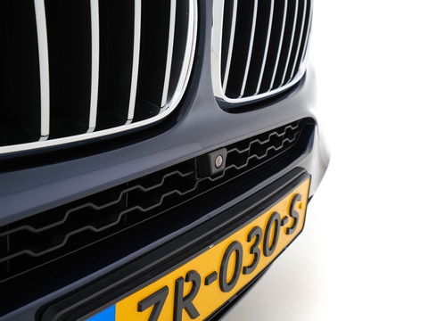 BMW X6 M50d M-Sport-Pack Innovation-Pack Aut. *PANO | HEAD-UP | DAKOTA-FULL-LEATHER | FULL-LED | HARMAN/KARDON-SURROUND | MEMORY-PACK | SURROUND-VIEW | NAVI-FULLMAP | SHIFT-PADDLES | ECC | PDC | CRUISE | SPORT-SEATS | 20''ALU*