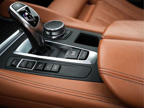 BMW X6 M50d M-Sport-Pack Innovation-Pack Aut. *PANO | HEAD-UP | DAKOTA-FULL-LEATHER | FULL-LED | HARMAN/KARDON-SURROUND | MEMORY-PACK | SURROUND-VIEW | NAVI-FULLMAP | SHIFT-PADDLES | ECC | PDC | CRUISE | SPORT-SEATS | 20''ALU*