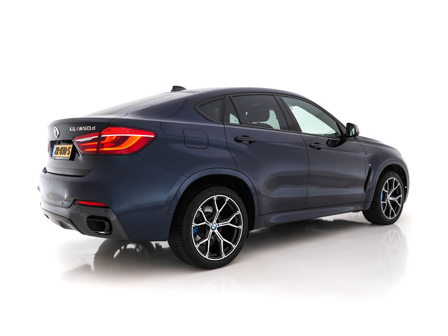 BMW X6 M50d M-Sport-Pack Innovation-Pack Aut. *PANO | HEAD-UP | DAKOTA-FULL-LEATHER | FULL-LED | HARMAN/KARDON-SURROUND | MEMORY-PACK | SURROUND-VIEW | NAVI-FULLMAP | SHIFT-PADDLES | ECC | PDC | CRUISE | SPORT-SEATS | 20''ALU*