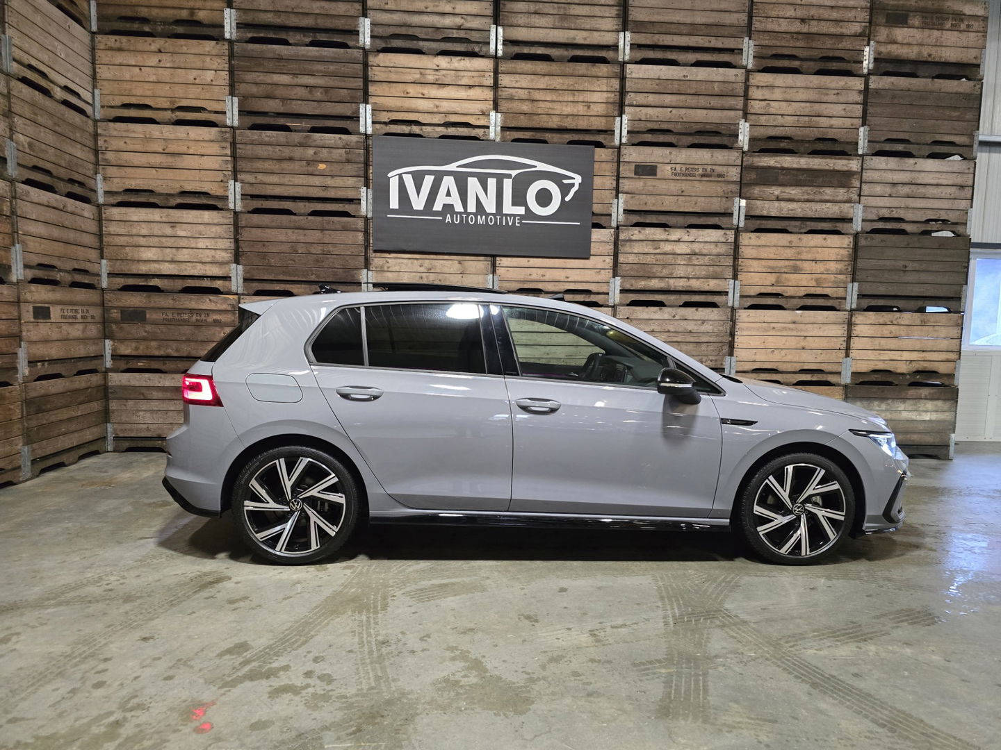 Volkswagen Golf 1.5 eTSI R-Line Business Pano Camera IQ TOP 18"LM