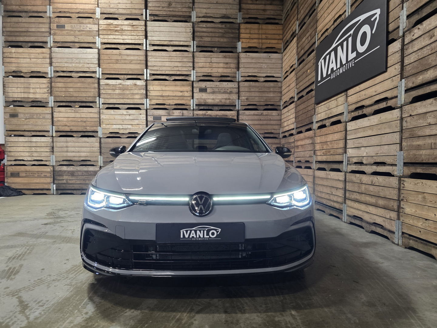 Volkswagen Golf 1.5 eTSI R-Line Business Pano Camera IQ TOP 18"LM