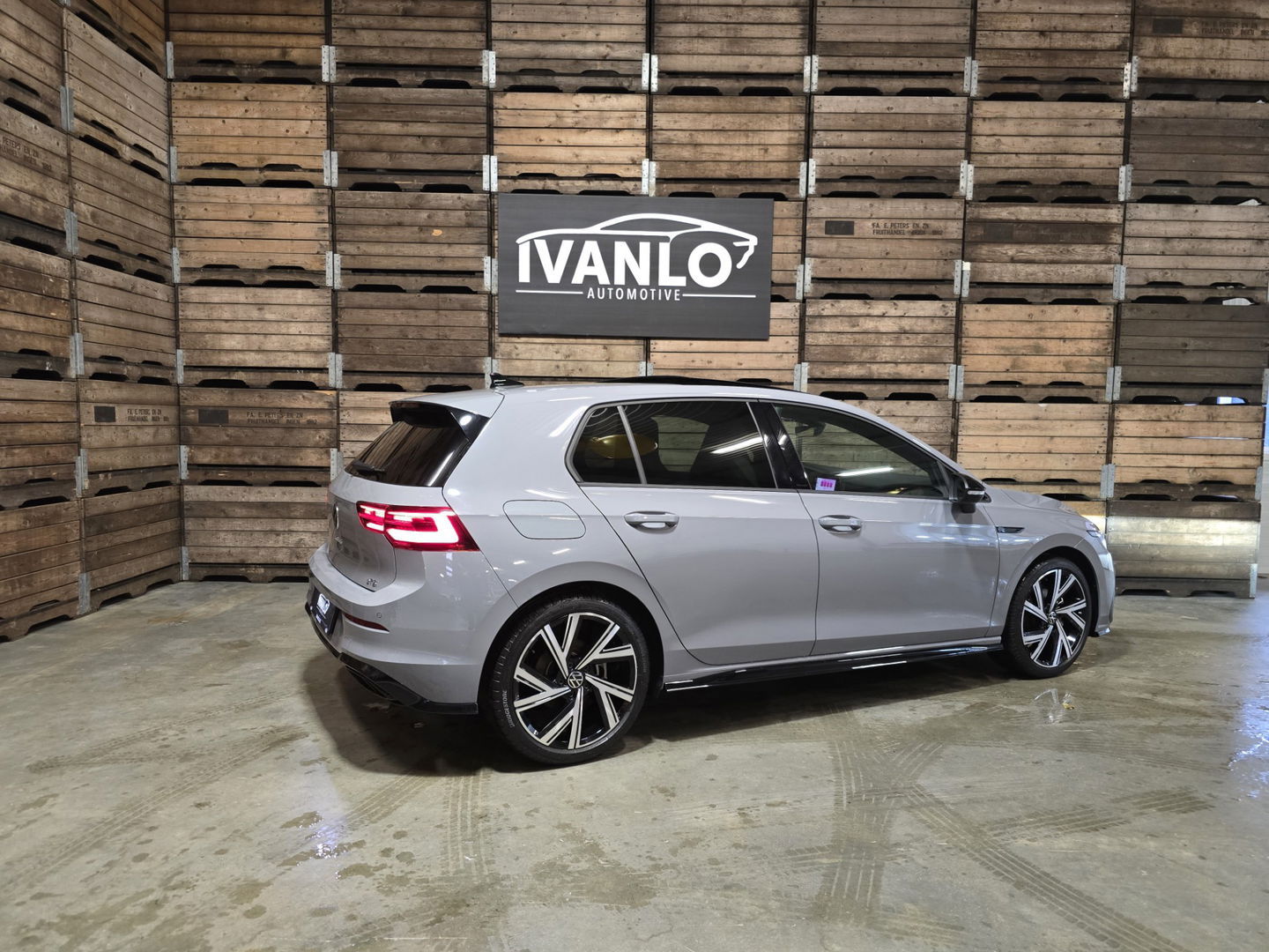 Volkswagen Golf 1.5 eTSI R-Line Business Pano Camera IQ TOP 18"LM