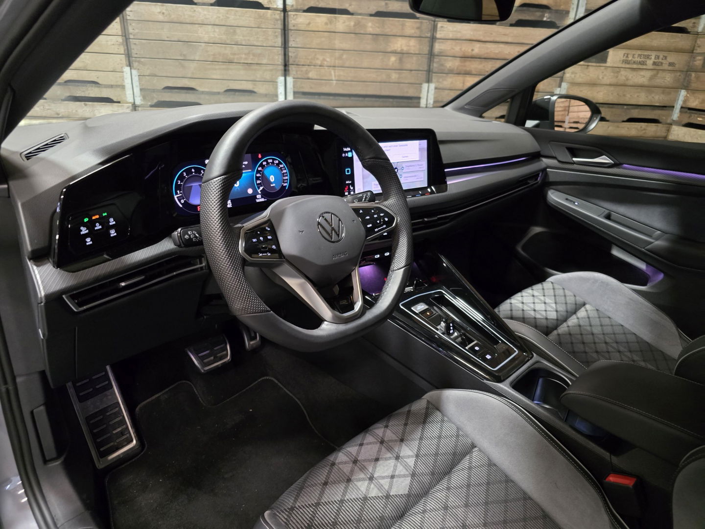 Volkswagen Golf 1.5 eTSI R-Line Business Pano Camera IQ TOP 18"LM