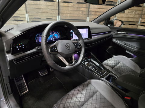 Volkswagen Golf 1.5 eTSI R-Line Business Pano Camera IQ TOP 18"LM