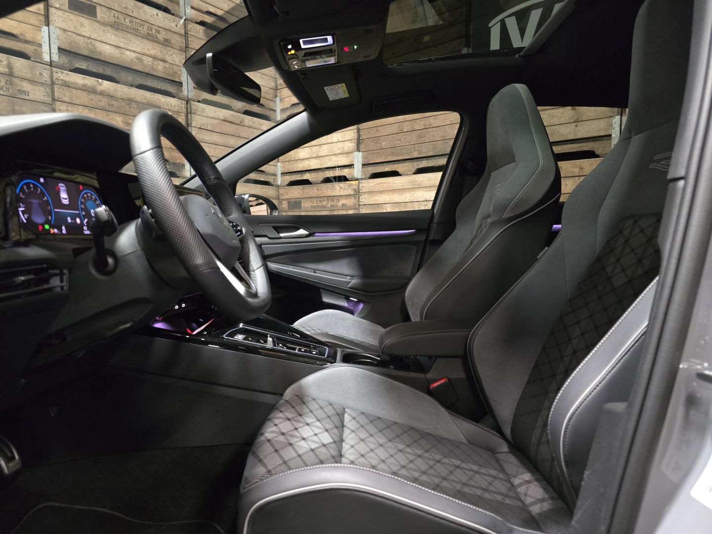 Volkswagen Golf 1.5 eTSI R-Line Business Pano Camera IQ TOP 18"LM