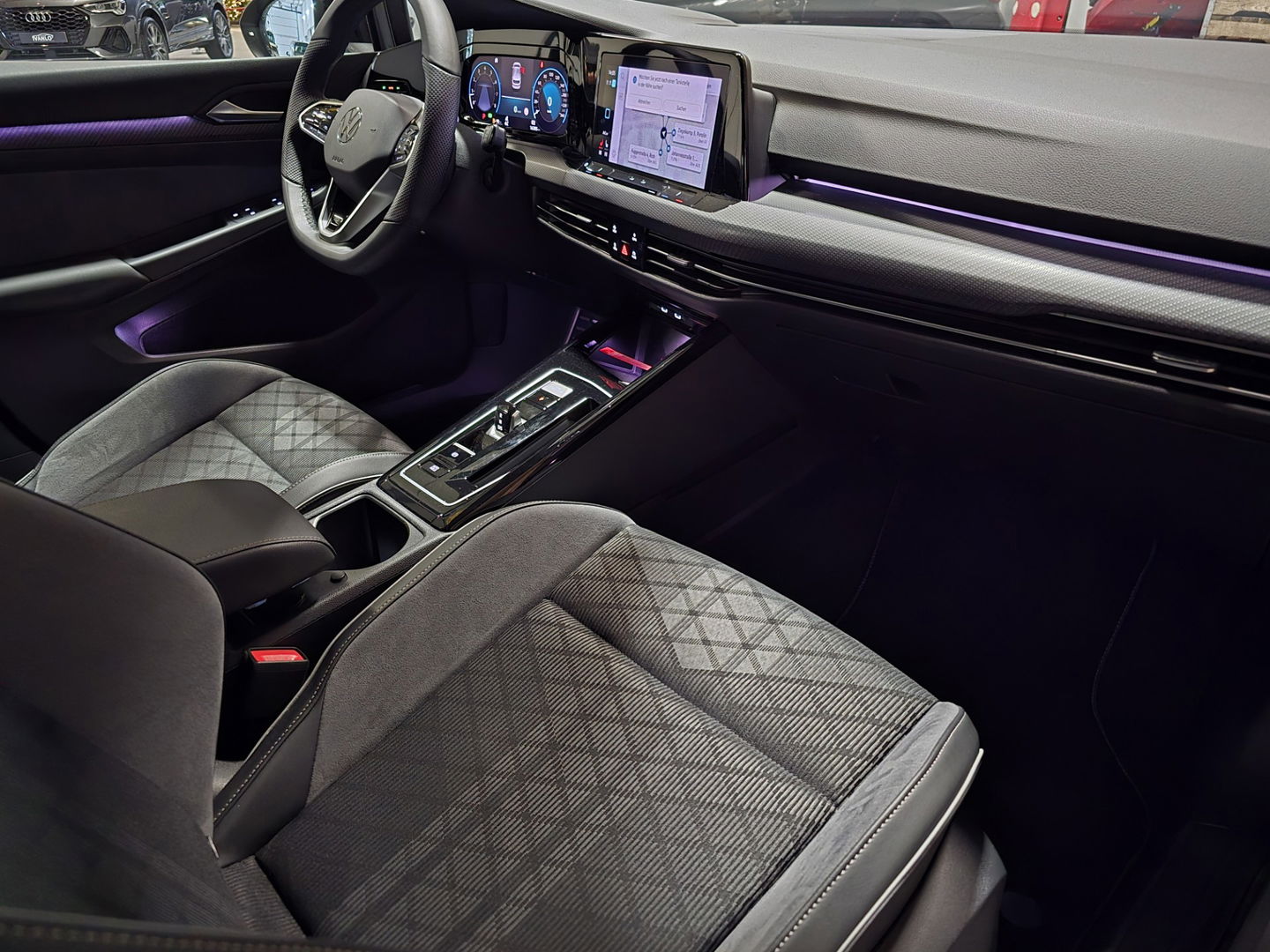 Volkswagen Golf 1.5 eTSI R-Line Business Pano Camera IQ TOP 18"LM