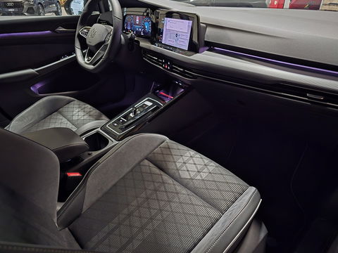 Volkswagen Golf 1.5 eTSI R-Line Business Pano Camera IQ TOP 18"LM