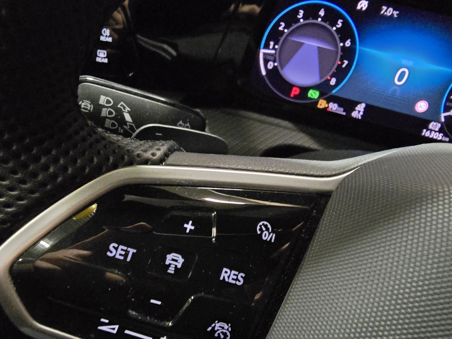 Volkswagen Golf 1.5 eTSI R-Line Business Pano Camera IQ TOP 18"LM