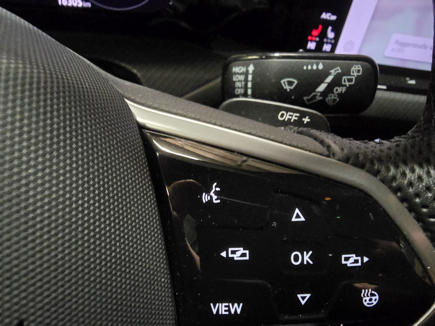 Volkswagen Golf 1.5 eTSI R-Line Business Pano Camera IQ TOP 18"LM