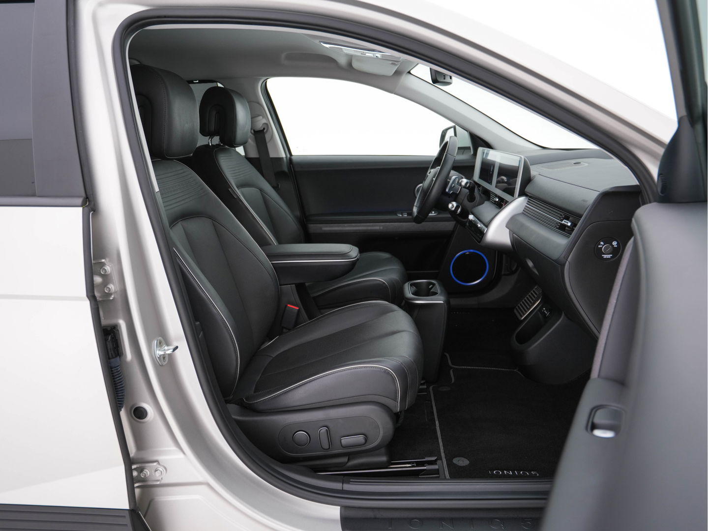 Hyundai IONIQ 5 Connect+ 73kWh [ 3-Fase ] (INCL-BTW) *FULL-LEATHER | BOSE-SOUND | HEATPUMP | FULL-LED | KEYLESS | NAVI-FULLMAP |  ADAPTIVE-CRUISE |  DAB | CAMERA | MEMORY-PACK | DIGI-COCKPIT | SHIFT-PADDLES | LANE-ASSIST...