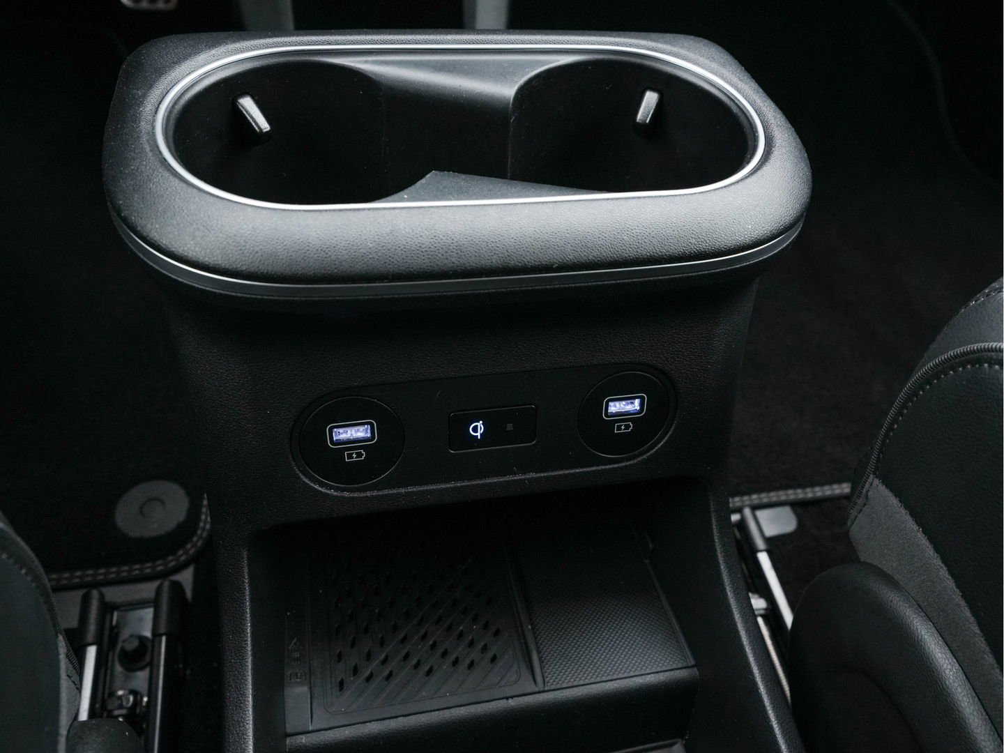 Hyundai IONIQ 5 Connect+ 73kWh [ 3-Fase ] (INCL-BTW) *FULL-LEATHER | BOSE-SOUND | HEATPUMP | FULL-LED | KEYLESS | NAVI-FULLMAP |  ADAPTIVE-CRUISE |  DAB | CAMERA | MEMORY-PACK | DIGI-COCKPIT | SHIFT-PADDLES | LANE-ASSIST...