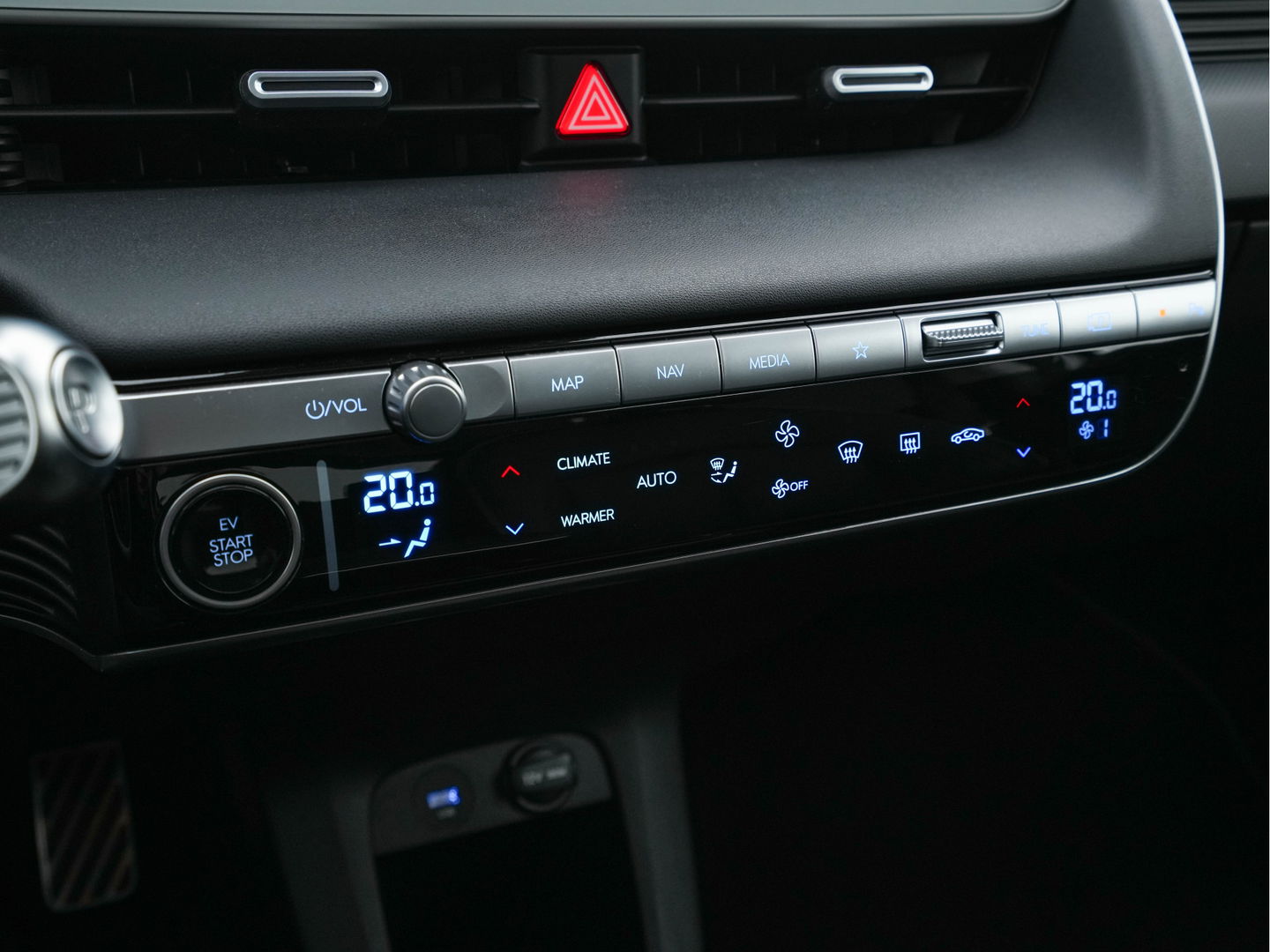 Hyundai IONIQ 5 Connect+ 73kWh [ 3-Fase ] (INCL-BTW) *FULL-LEATHER | BOSE-SOUND | HEATPUMP | FULL-LED | KEYLESS | NAVI-FULLMAP |  ADAPTIVE-CRUISE |  DAB | CAMERA | MEMORY-PACK | DIGI-COCKPIT | SHIFT-PADDLES | LANE-ASSIST...