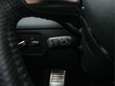 Audi TT 1.8 TFSI Pro-Line S-Line-Pack Aut. *NAVI-FULLMAP | BI-XENON | SHIFT-PADDLES | 1/2-LEATHER | BOSE-SURROUND |  AIRCO | PDC | CRUISE | SPORT-SEATS | 18''ALU