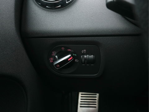 Audi TT 1.8 TFSI Pro-Line S-Line-Pack Aut. *NAVI-FULLMAP | BI-XENON | SHIFT-PADDLES | 1/2-LEATHER | BOSE-SURROUND |  AIRCO | PDC | CRUISE | SPORT-SEATS | 18''ALU