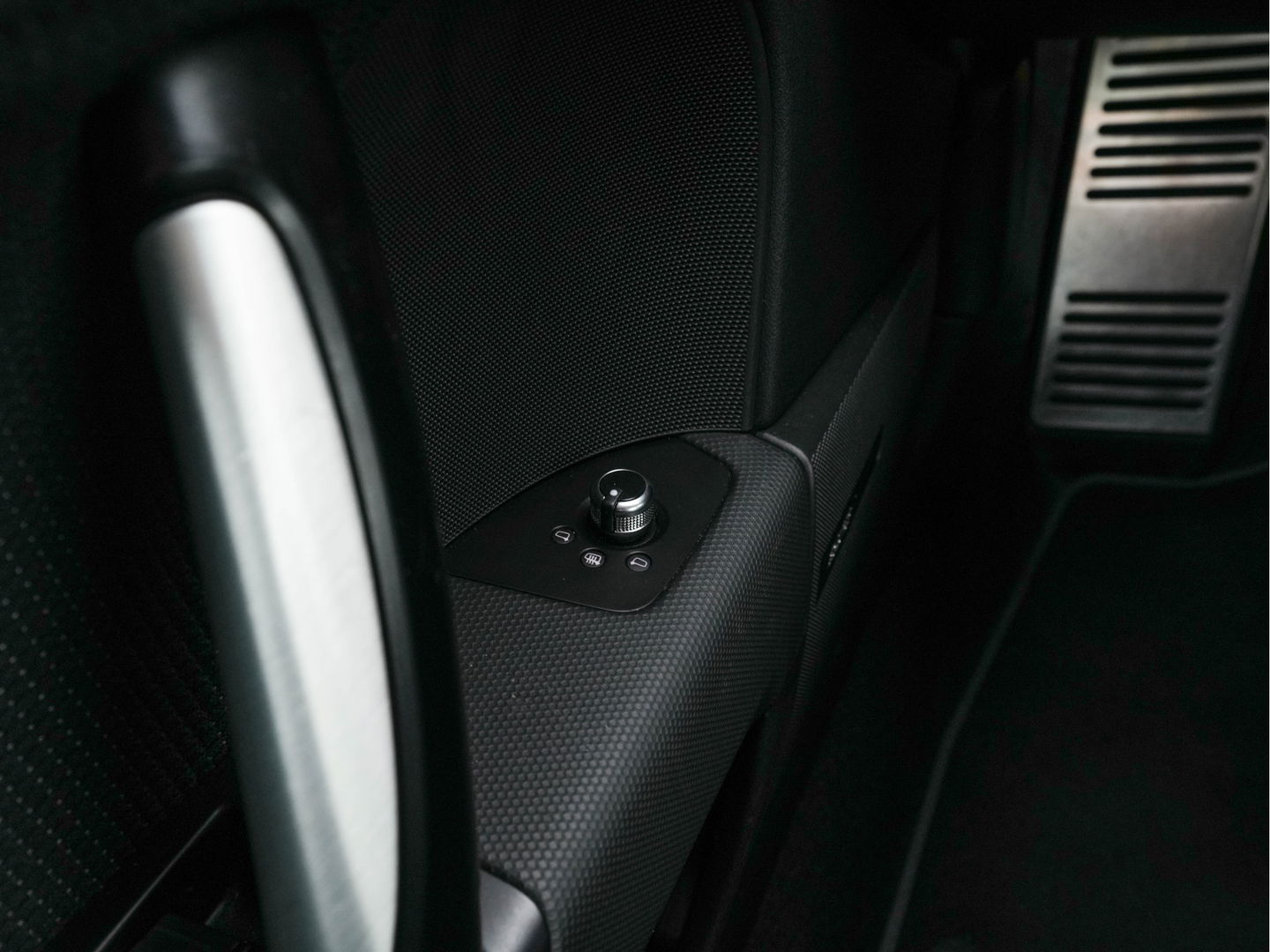 Audi TT 1.8 TFSI Pro-Line S-Line-Pack Aut. *NAVI-FULLMAP | BI-XENON | SHIFT-PADDLES | 1/2-LEATHER | BOSE-SURROUND |  AIRCO | PDC | CRUISE | SPORT-SEATS | 18''ALU