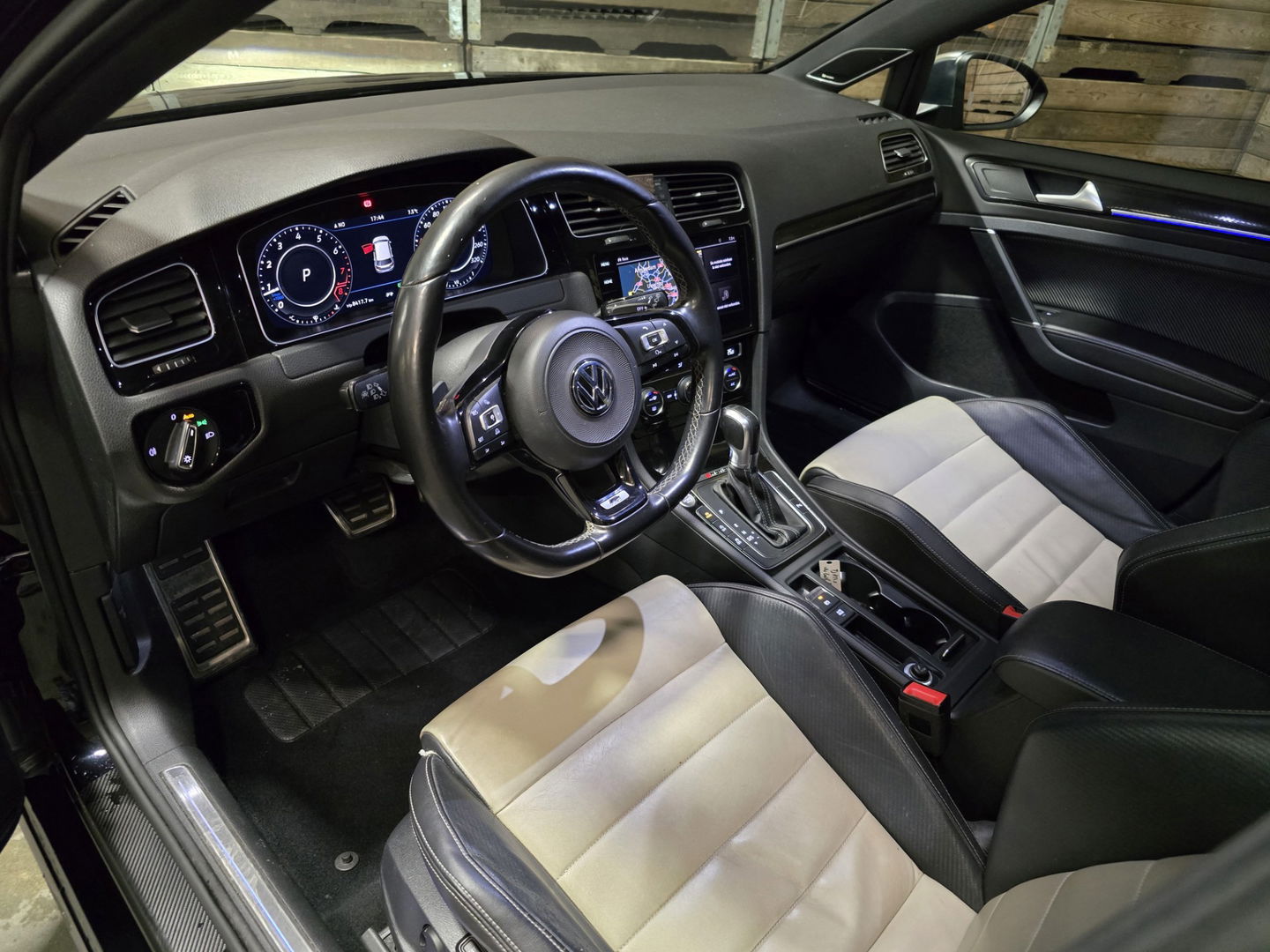 Volkswagen Golf 2.0 TSI 4Motion R Pano Leder VCP Camera LED Matrix LM 370 PK!