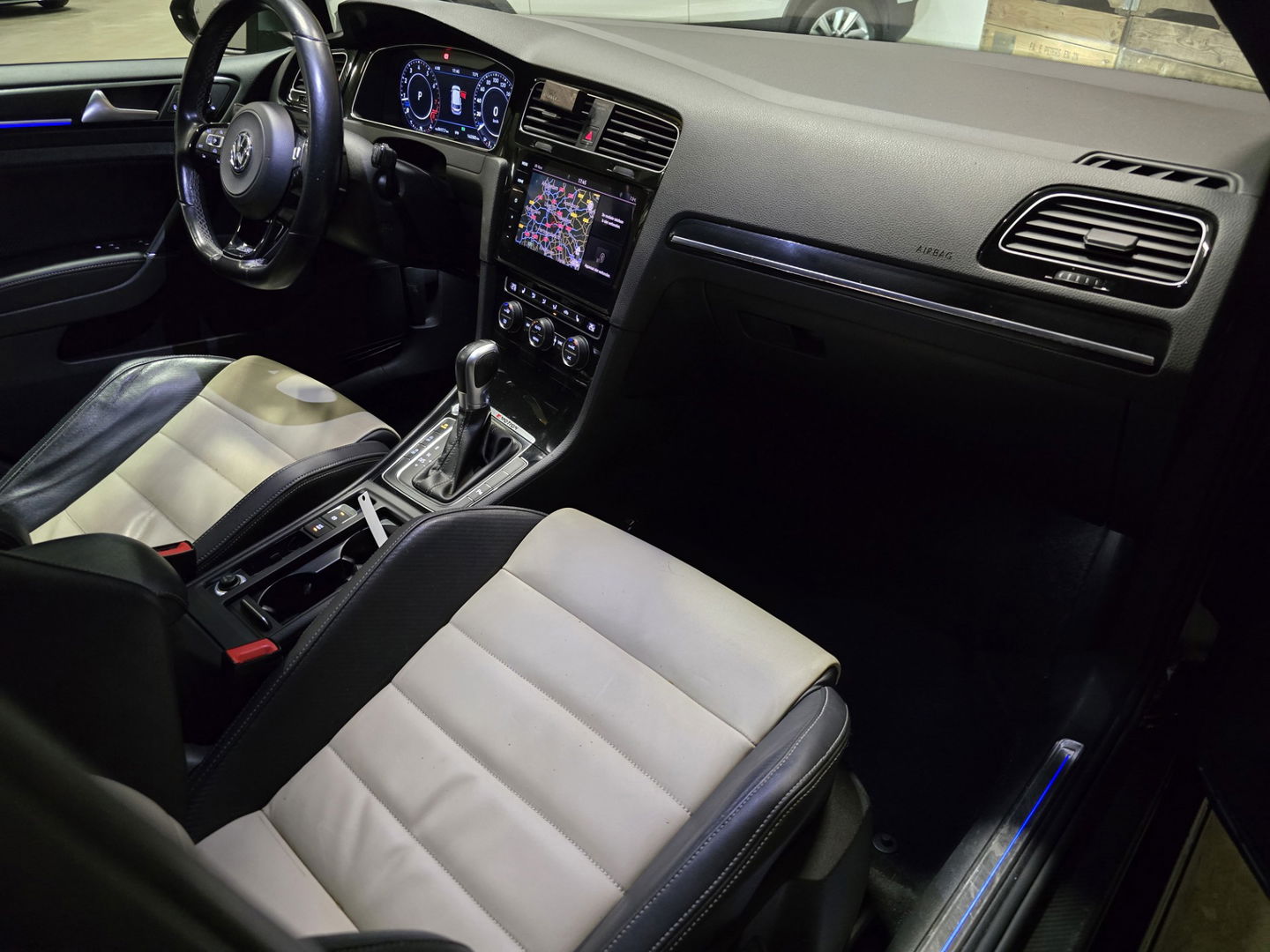 Volkswagen Golf 2.0 TSI 4Motion R Pano Leder VCP Camera LED Matrix LM 370 PK!