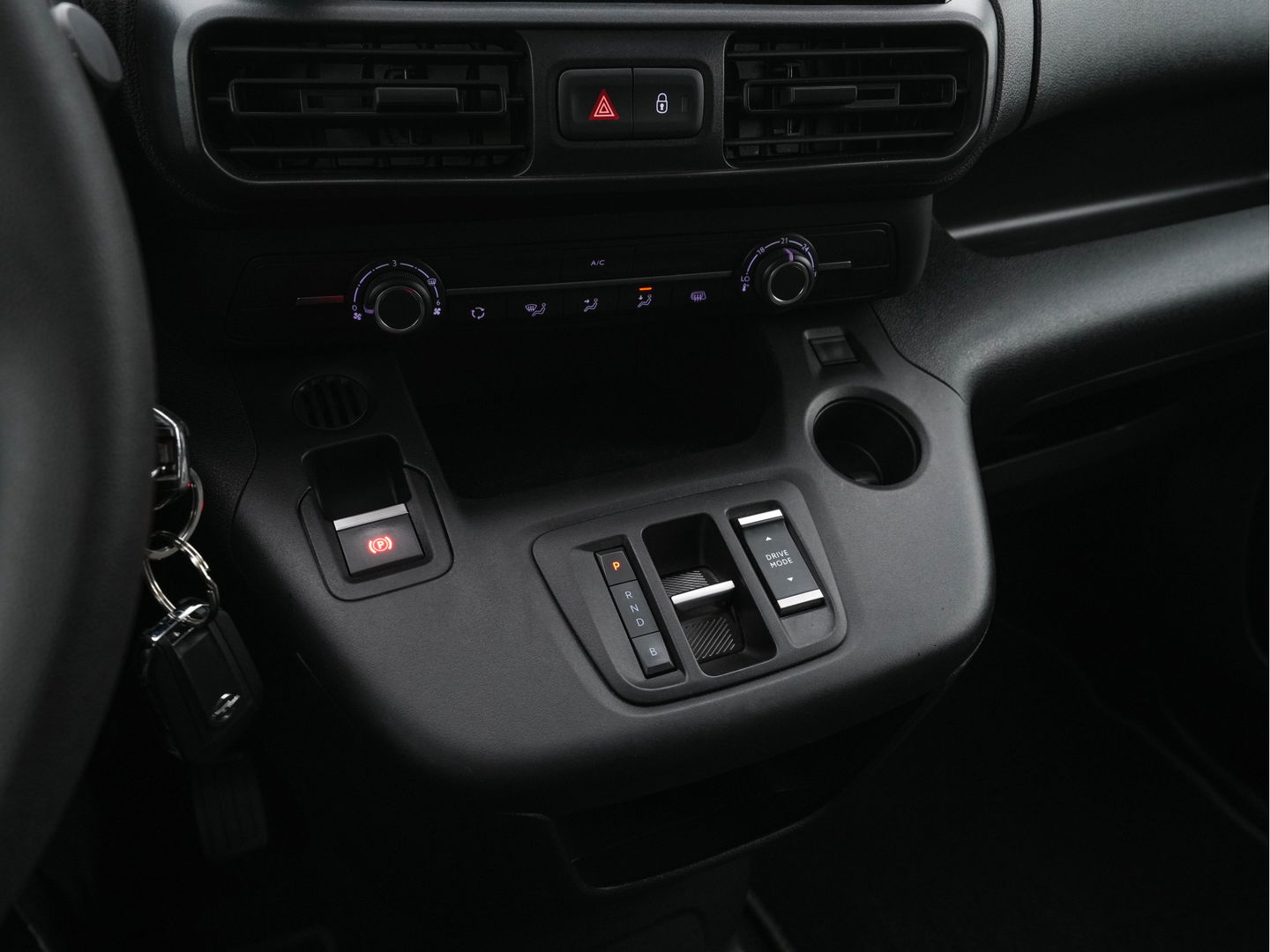 Opel Combo-e L1H1 Edition 50 kWh ( 3-Pers. ) [ 3-FASE ] Aut. * CCS-FASTLOADER  | AIRCO | DAB | CRUISE | PDC | COMFORT-SEATS*