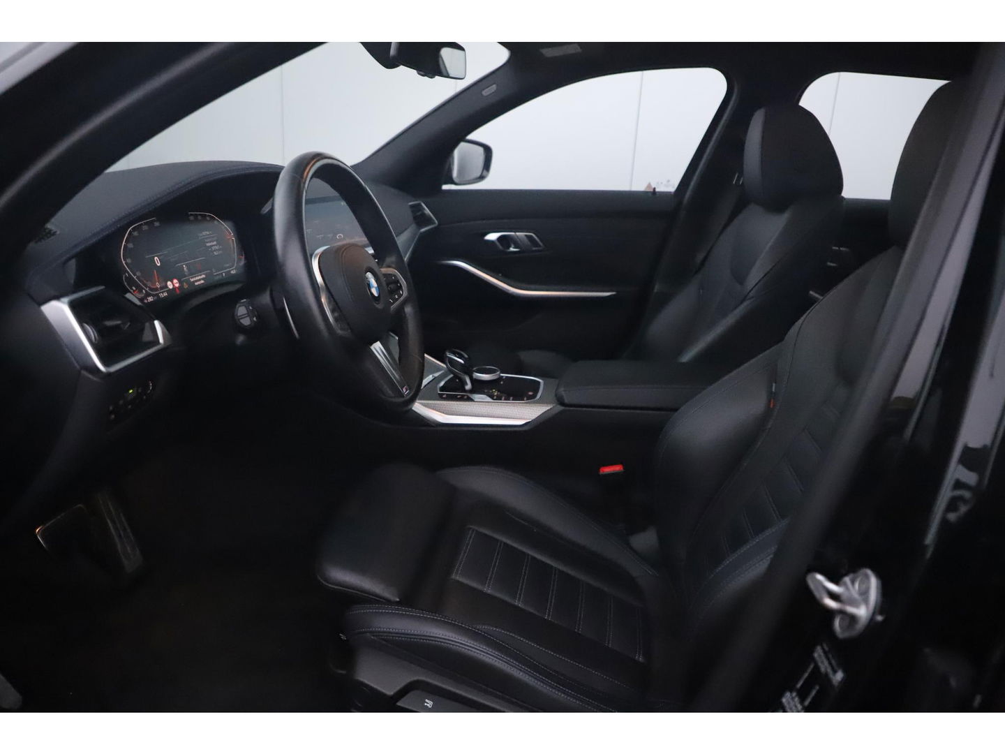 BMW 3 Serie Touring 318i High Executive M Sport Automaat Black Optic Lederen Sportstoelen Full LED Wegklapbare Trekhaak Sfeerverlichting Navigatie Stoelverwarming Full LED Clima Camera
