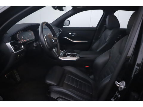 BMW 3 Serie Touring 318i High Executive M Sport Automaat Black Optic Lederen Sportstoelen Full LED Wegklapbare Trekhaak Sfeerverlichting Navigatie Stoelverwarming Full LED Clima Camera