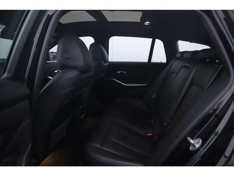 BMW 3 Serie Touring 318i High Executive M Sport Automaat Black Optic Lederen Sportstoelen Full LED Wegklapbare Trekhaak Sfeerverlichting Navigatie Stoelverwarming Full LED Clima Camera