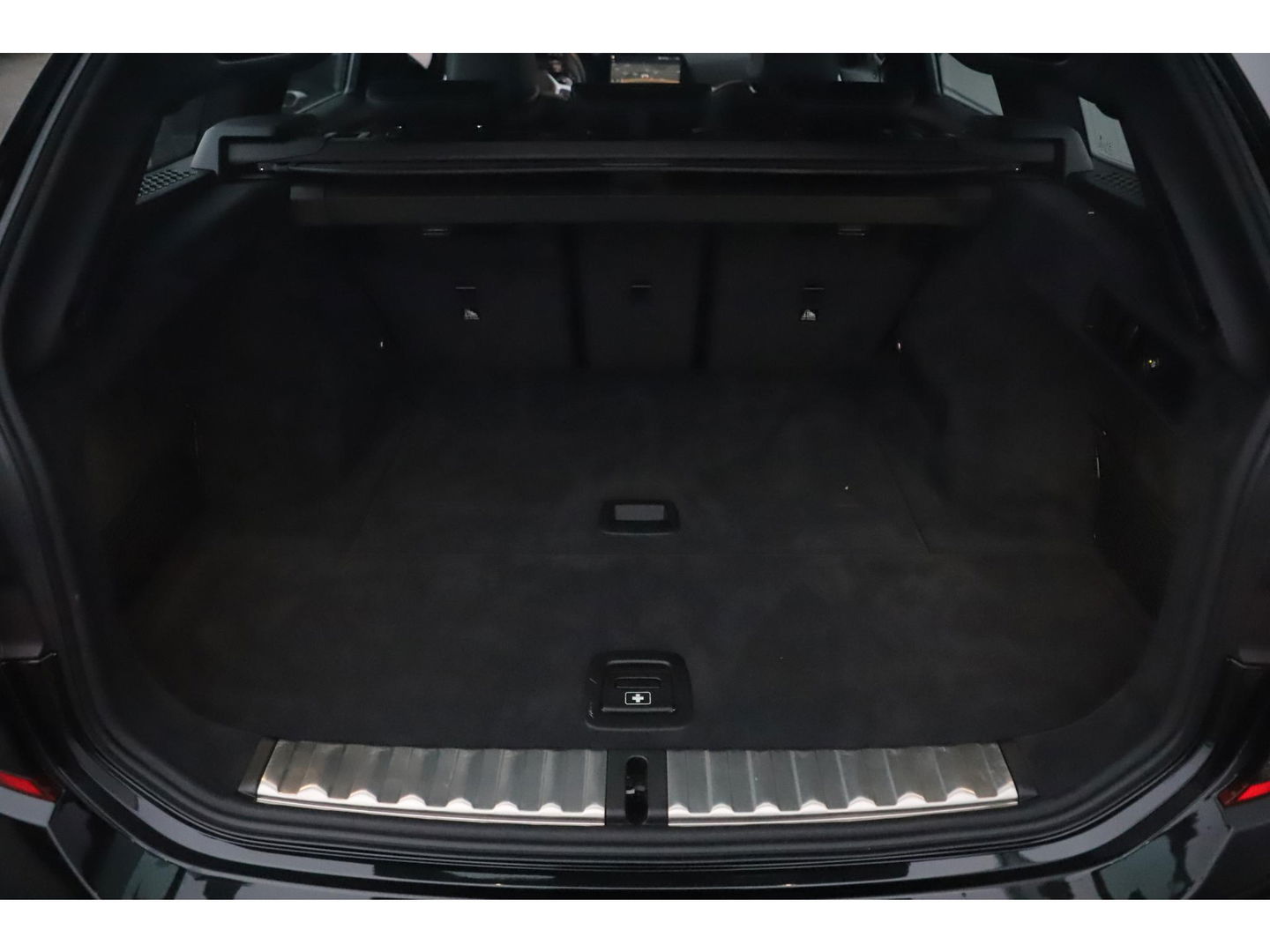 BMW 3 Serie Touring 318i High Executive M Sport Automaat Black Optic Lederen Sportstoelen Full LED Wegklapbare Trekhaak Sfeerverlichting Navigatie Stoelverwarming Full LED Clima Camera