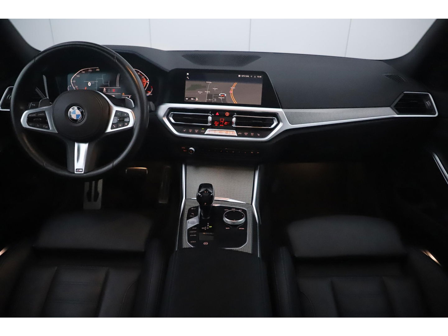 BMW 3 Serie Touring 318i High Executive M Sport Automaat Black Optic Lederen Sportstoelen Full LED Wegklapbare Trekhaak Sfeerverlichting Navigatie Stoelverwarming Full LED Clima Camera