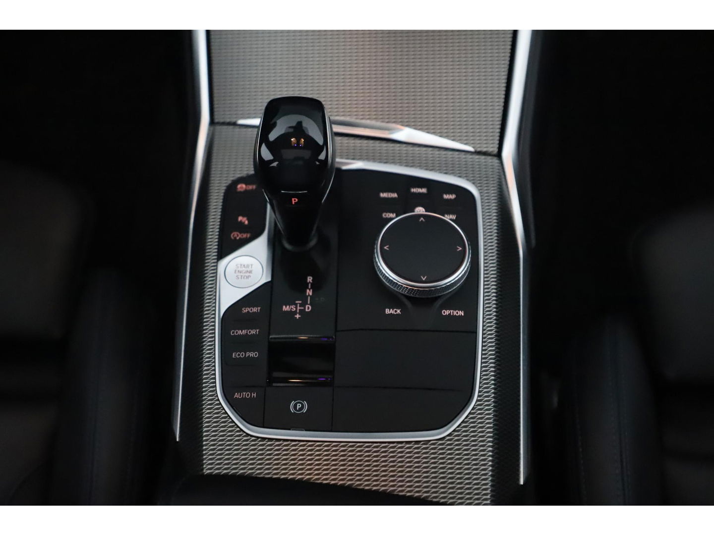 BMW 3 Serie Touring 318i High Executive M Sport Automaat Black Optic Lederen Sportstoelen Full LED Wegklapbare Trekhaak Sfeerverlichting Navigatie Stoelverwarming Full LED Clima Camera