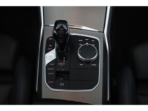 BMW 3 Serie Touring 318i High Executive M Sport Automaat Black Optic Lederen Sportstoelen Full LED Wegklapbare Trekhaak Sfeerverlichting Navigatie Stoelverwarming Full LED Clima Camera