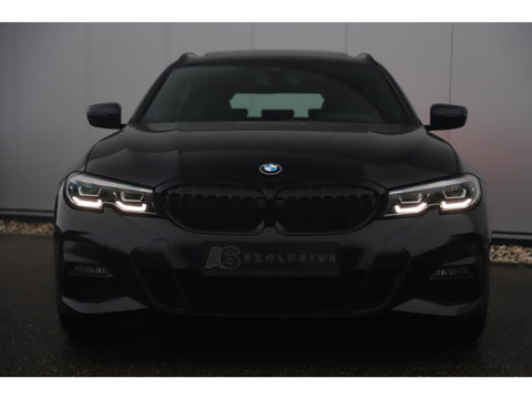 BMW 3 Serie Touring 318i High Executive M Sport Automaat Black Optic Lederen Sportstoelen Full LED Wegklapbare Trekhaak Sfeerverlichting Navigatie Stoelverwarming Full LED Clima Camera