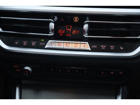 BMW 3 Serie Touring 318i High Executive M Sport Automaat Black Optic Lederen Sportstoelen Full LED Wegklapbare Trekhaak Sfeerverlichting Navigatie Stoelverwarming Full LED Clima Camera