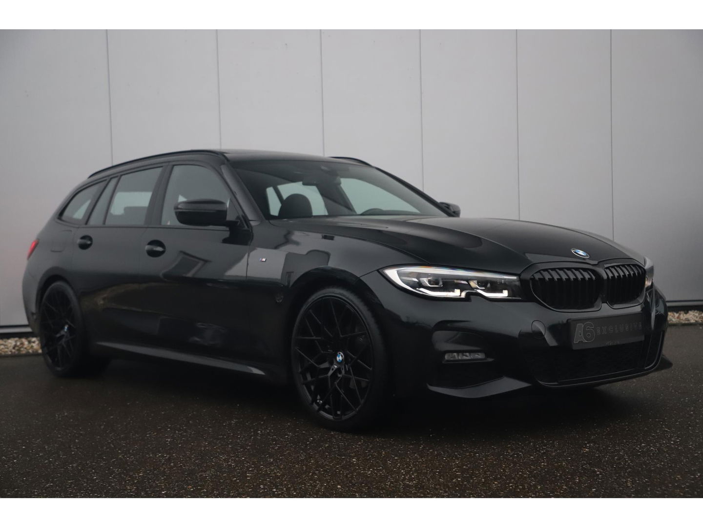 BMW 3 Serie Touring 318i High Executive M Sport Automaat Black Optic Lederen Sportstoelen Full LED Wegklapbare Trekhaak Sfeerverlichting Navigatie Stoelverwarming Full LED Clima Camera