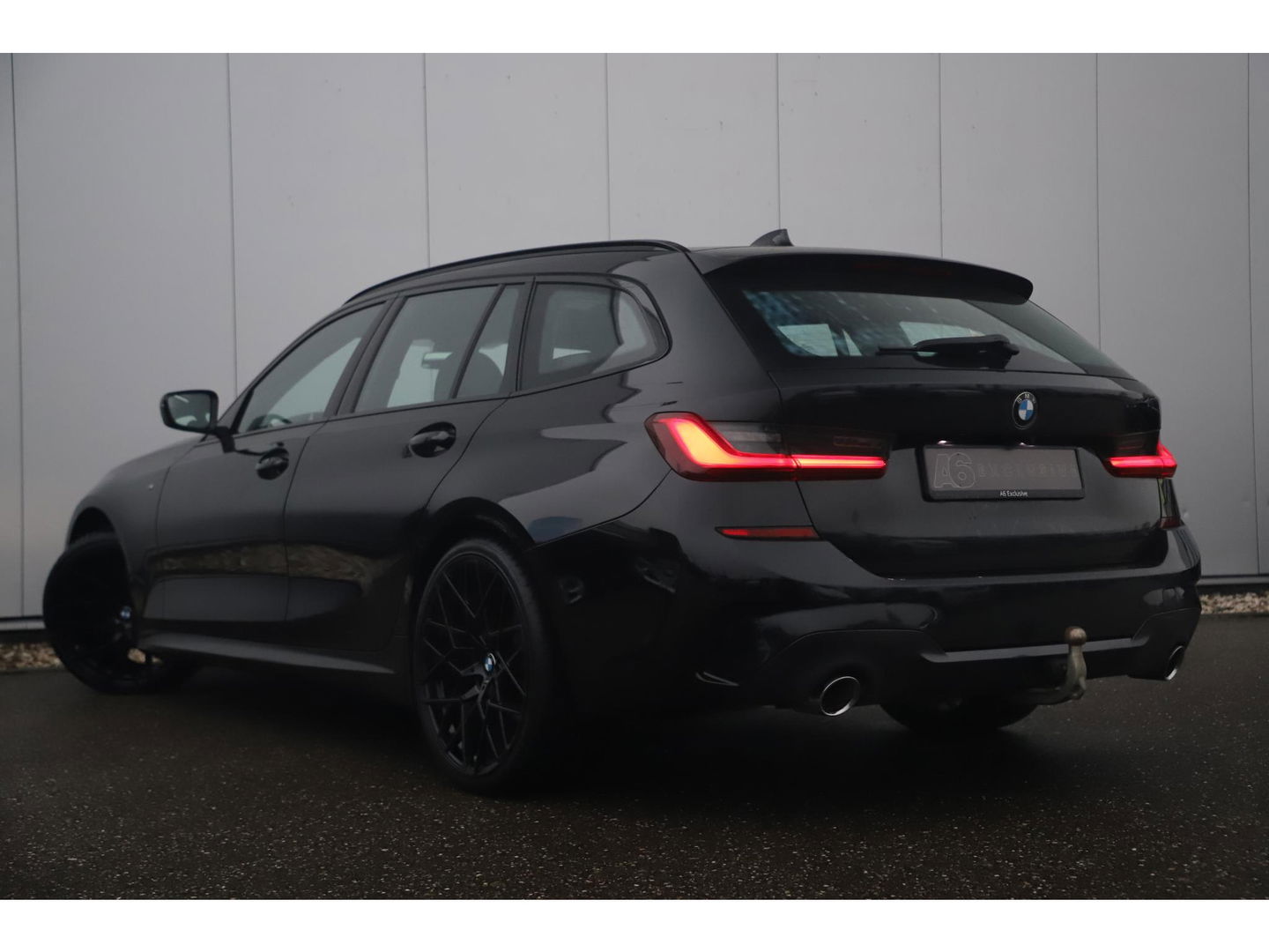 BMW 3 Serie Touring 318i High Executive M Sport Automaat Black Optic Lederen Sportstoelen Full LED Wegklapbare Trekhaak Sfeerverlichting Navigatie Stoelverwarming Full LED Clima Camera
