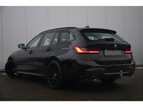 BMW 3 Serie Touring 318i High Executive M Sport Automaat Black Optic Lederen Sportstoelen Full LED Wegklapbare Trekhaak Sfeerverlichting Navigatie Stoelverwarming Full LED Clima Camera