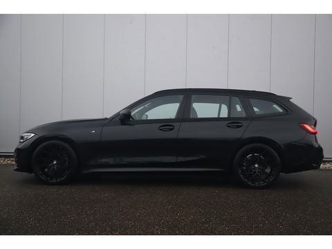 BMW 3 Serie Touring 318i High Executive M Sport Automaat Black Optic Lederen Sportstoelen Full LED Wegklapbare Trekhaak Sfeerverlichting Navigatie Stoelverwarming Full LED Clima Camera
