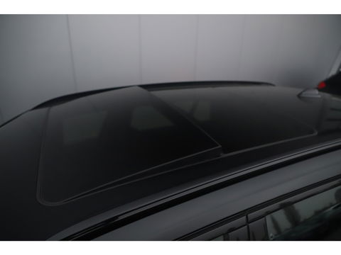 BMW 3 Serie Touring 318i High Executive M Sport Automaat Black Optic Lederen Sportstoelen Full LED Wegklapbare Trekhaak Sfeerverlichting Navigatie Stoelverwarming Full LED Clima Camera