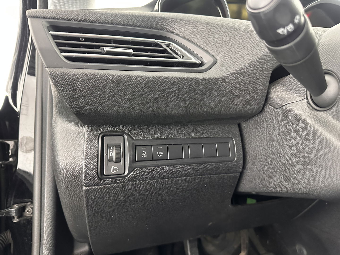 Peugeot 308 SW 1.6 BlueHDI Blue Lease Executive *PANO | NAVI-FULLMAP | ECC | PDC | CRUISE | CAMERA | TOWBAR | COMFORT-SEATS | 16''ALU*