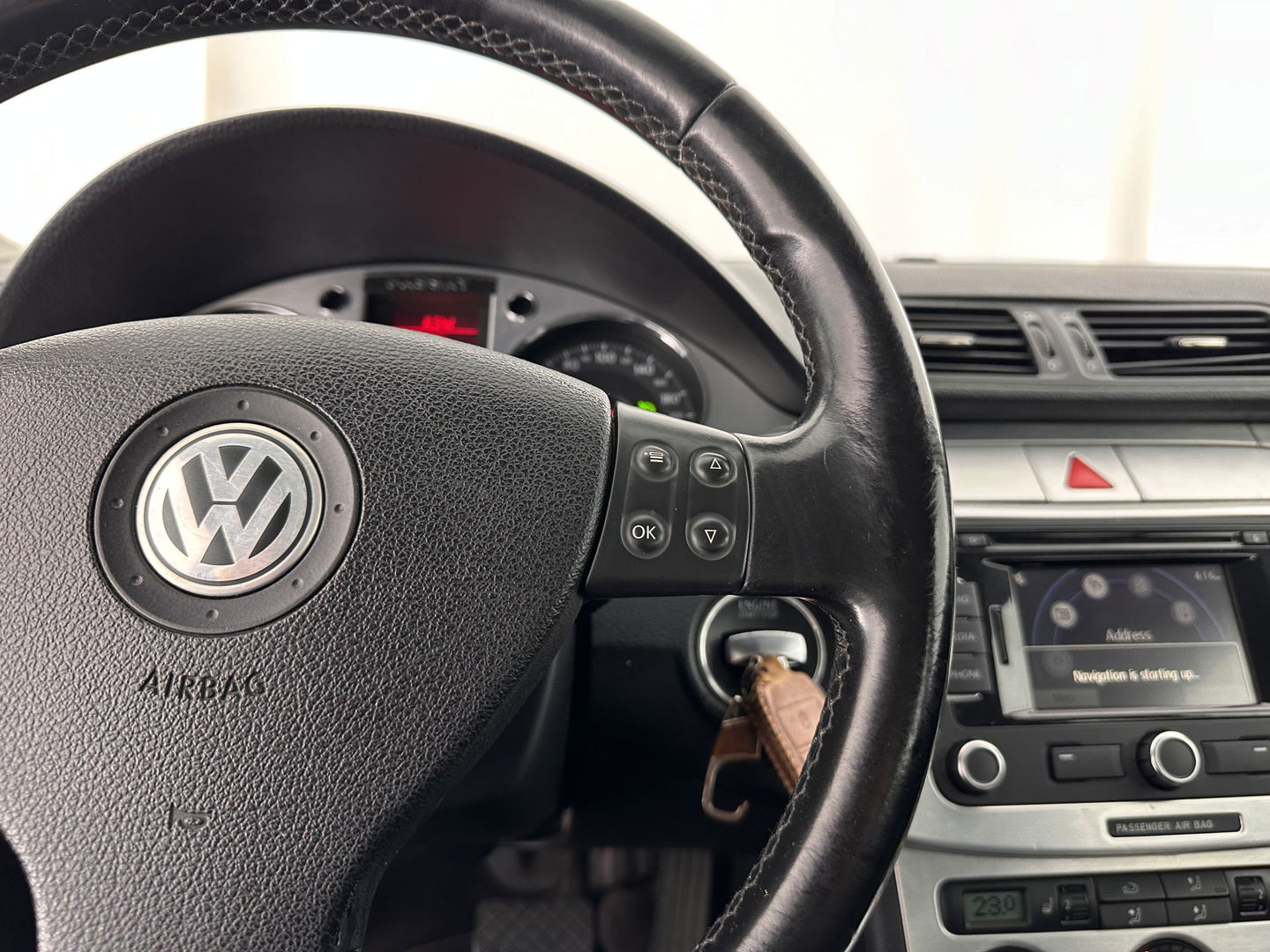 Volkswagen Passat 2.0 FSI Highline Aut. *NAVI-FULLMAP | LEATHER-ALCANTARA | SPORT-SEATS | ECC | HEATED-SEATS | PDC | CRUISE*