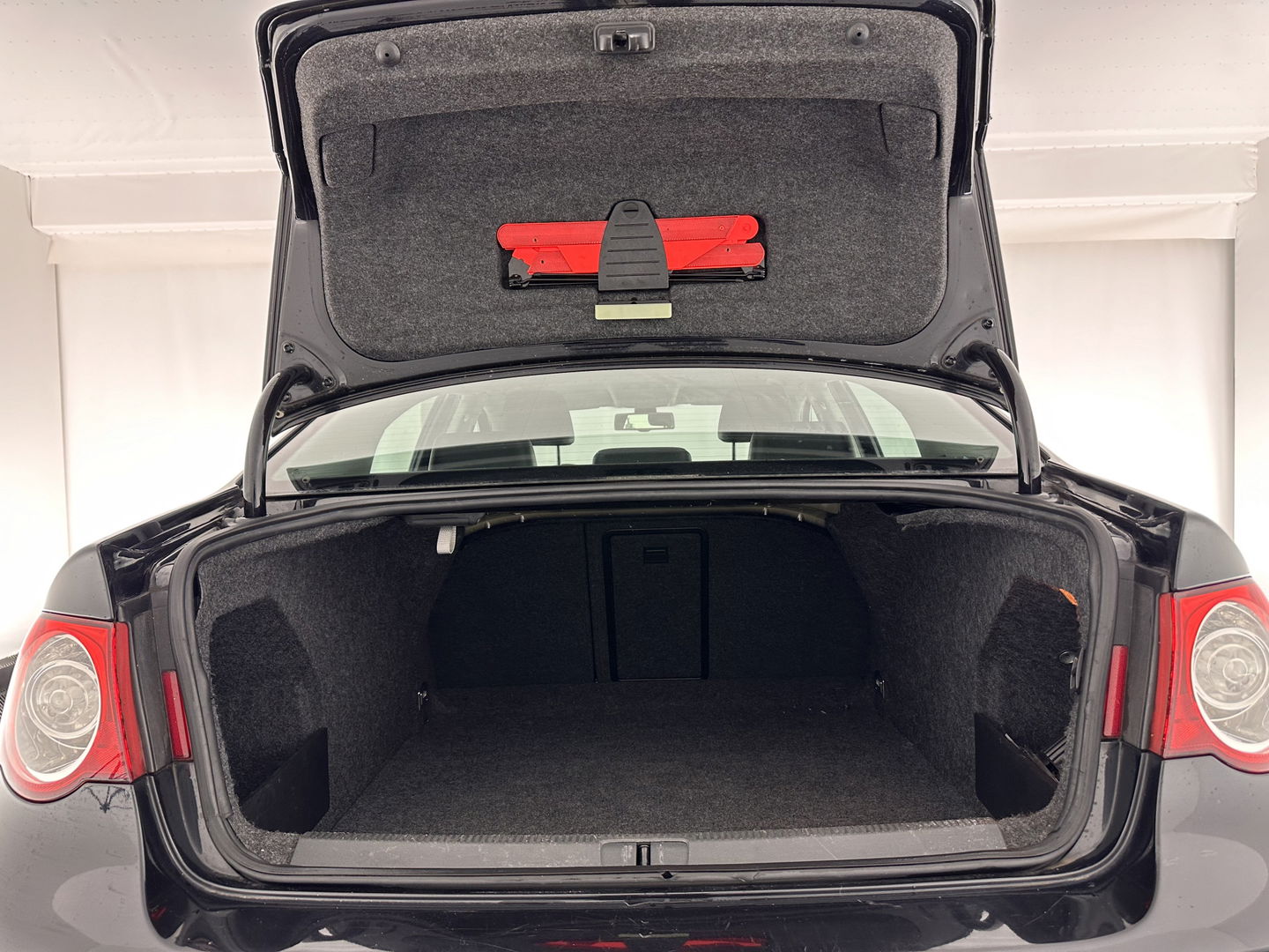 Volkswagen Passat 2.0 FSI Highline Aut. *NAVI-FULLMAP | LEATHER-ALCANTARA | SPORT-SEATS | ECC | HEATED-SEATS | PDC | CRUISE*