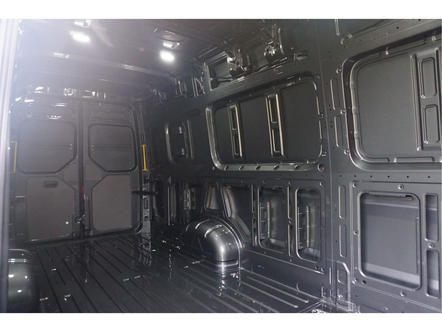 Volkswagen Crafter 35 177PK L5H3 AUT Facelift BPM VRIJ!! 13" Navi, Camera, Gev. Stoel, LED!! NR. 766