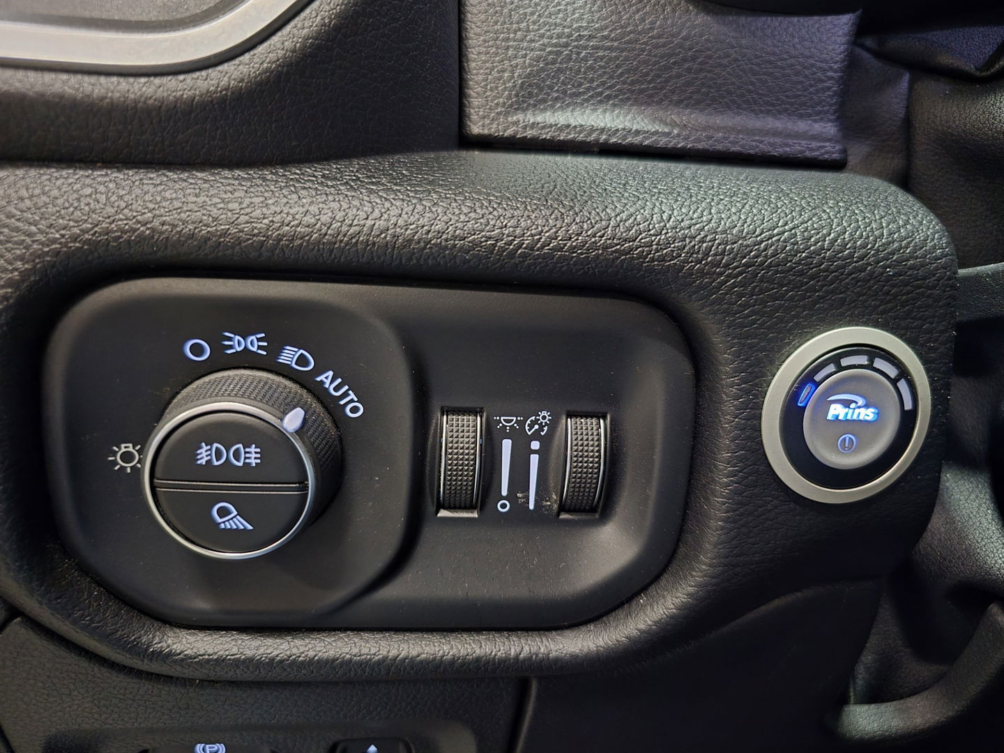 Dodge Ram 1500 5.7 V8 4x4 Crew Cab Big Horn Pano Camera Navi LED Trekhaak uitlaatklep 20"LM