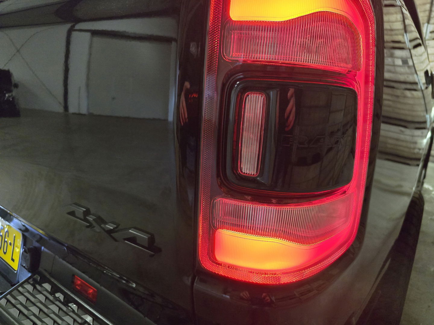 Dodge Ram 1500 5.7 V8 4x4 Crew Cab Big Horn Pano Camera Navi LED Trekhaak uitlaatklep 20"LM