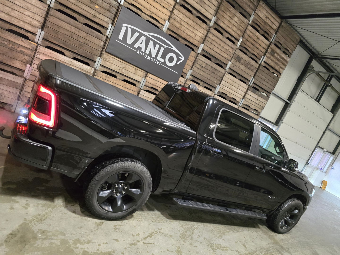 Dodge Ram 1500 5.7 V8 4x4 Crew Cab Big Horn Pano Camera Navi LED Trekhaak uitlaatklep 20"LM