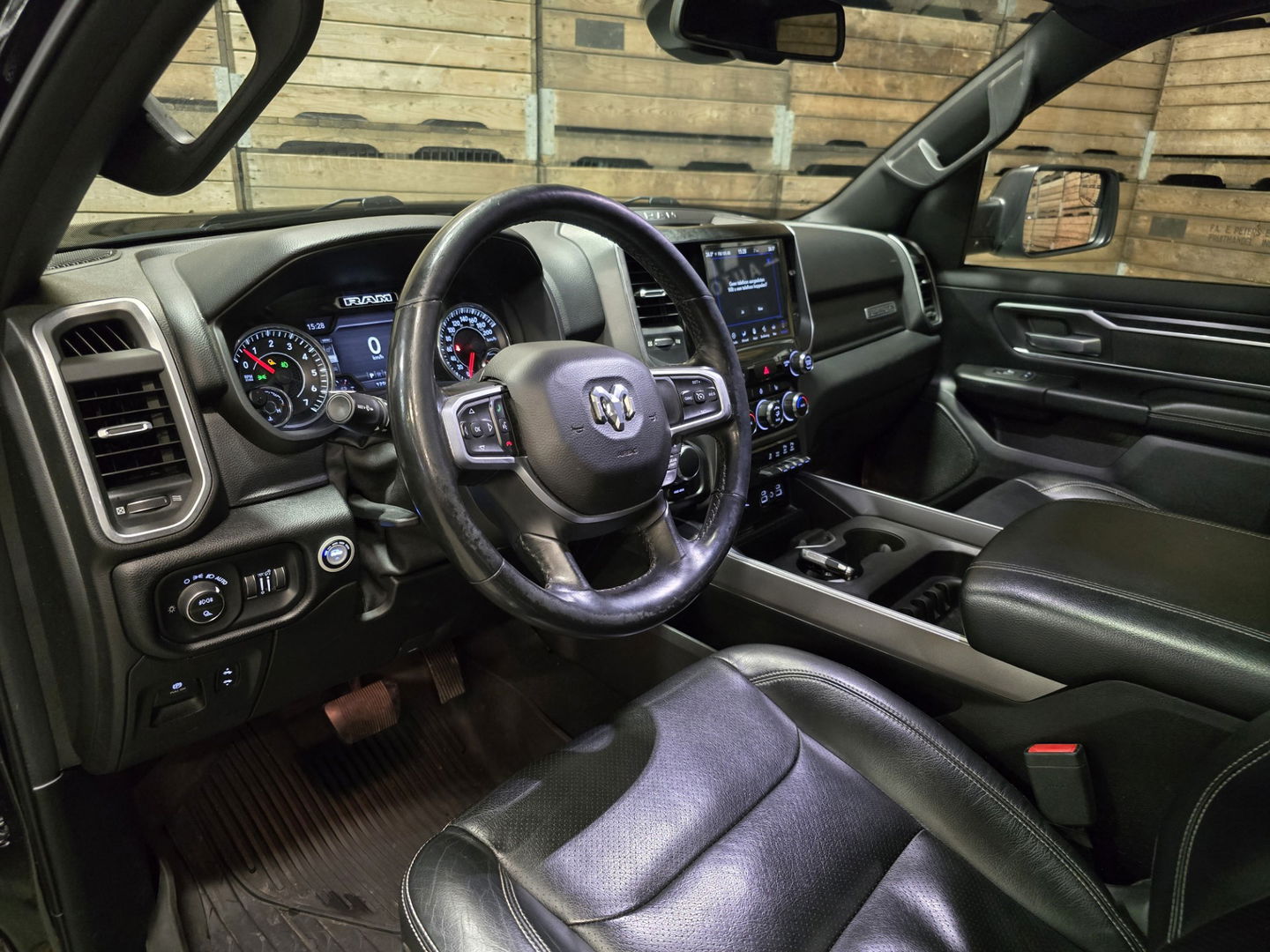 Dodge Ram 1500 5.7 V8 4x4 Crew Cab Big Horn Pano Camera Navi LED Trekhaak uitlaatklep 20"LM