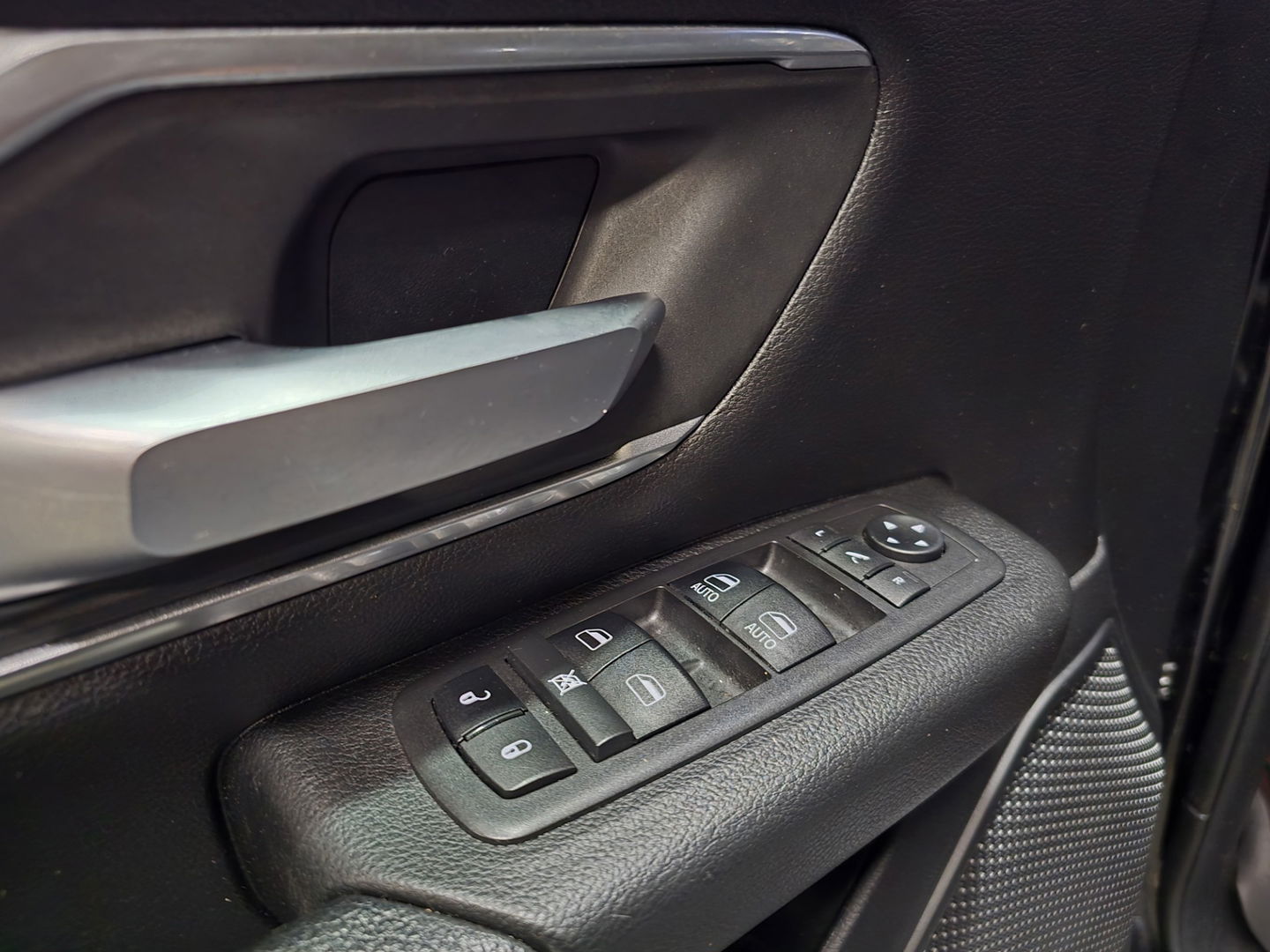 Dodge Ram 1500 5.7 V8 4x4 Crew Cab Big Horn Pano Camera Navi LED Trekhaak uitlaatklep 20"LM