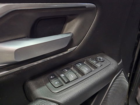 Dodge Ram 1500 5.7 V8 4x4 Crew Cab Big Horn Pano Camera Navi LED Trekhaak uitlaatklep 20"LM