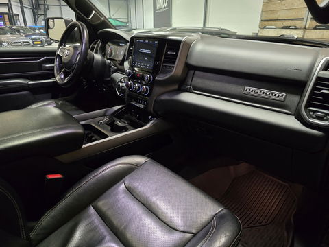 Dodge Ram 1500 5.7 V8 4x4 Crew Cab Big Horn Pano Camera Navi LED Trekhaak uitlaatklep 20"LM