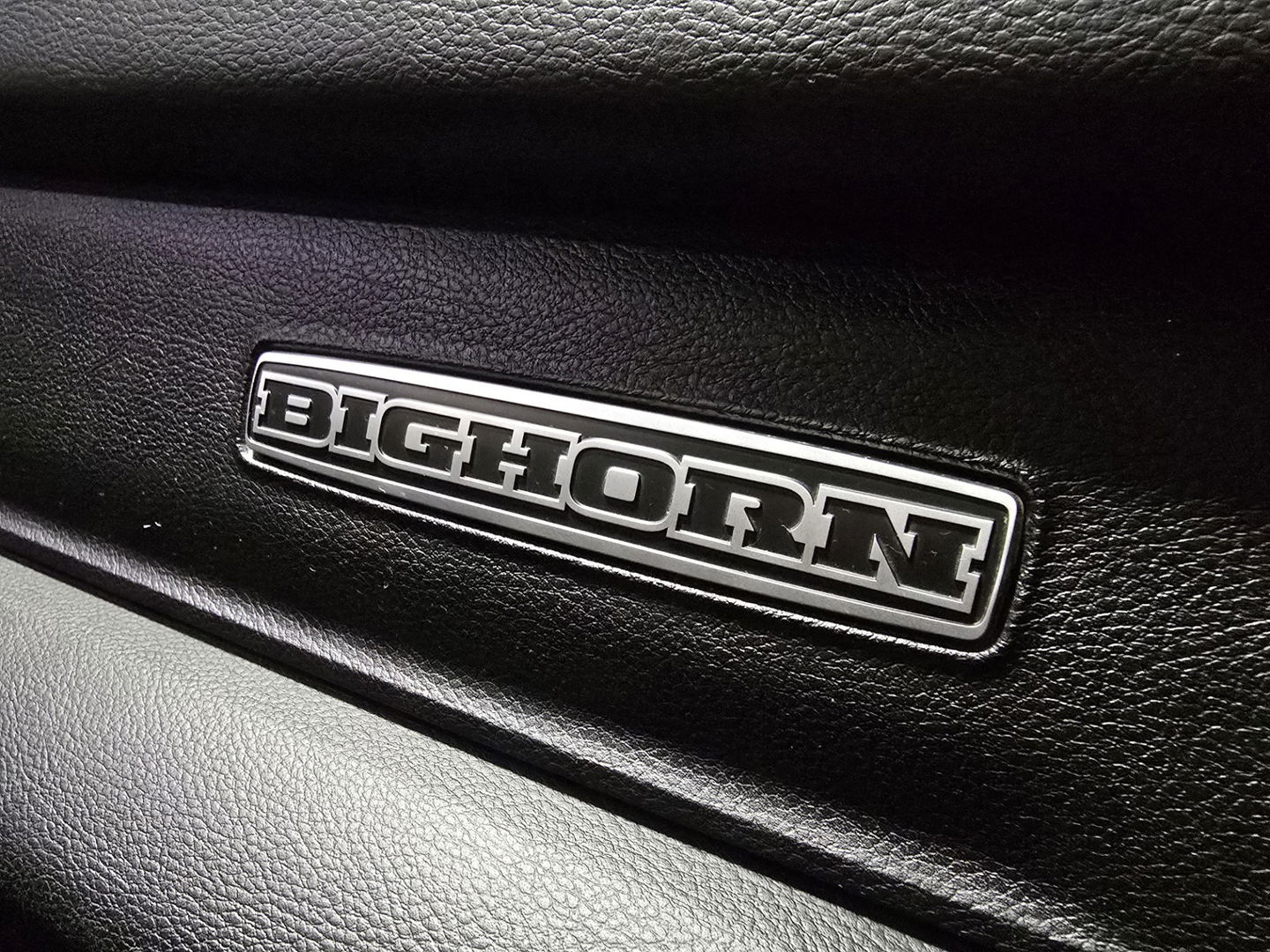 Dodge Ram 1500 5.7 V8 4x4 Crew Cab Big Horn Pano Camera Navi LED Trekhaak uitlaatklep 20"LM