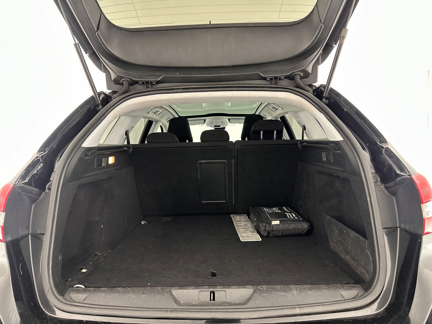 Peugeot 308 SW 1.6 BlueHDI Blue Lease Executive *PANO | NAVI-FULLMAP | ECC | PDC | CRUISE | CAMERA | TOWBAR | COMFORT-SEATS | 16''ALU*
